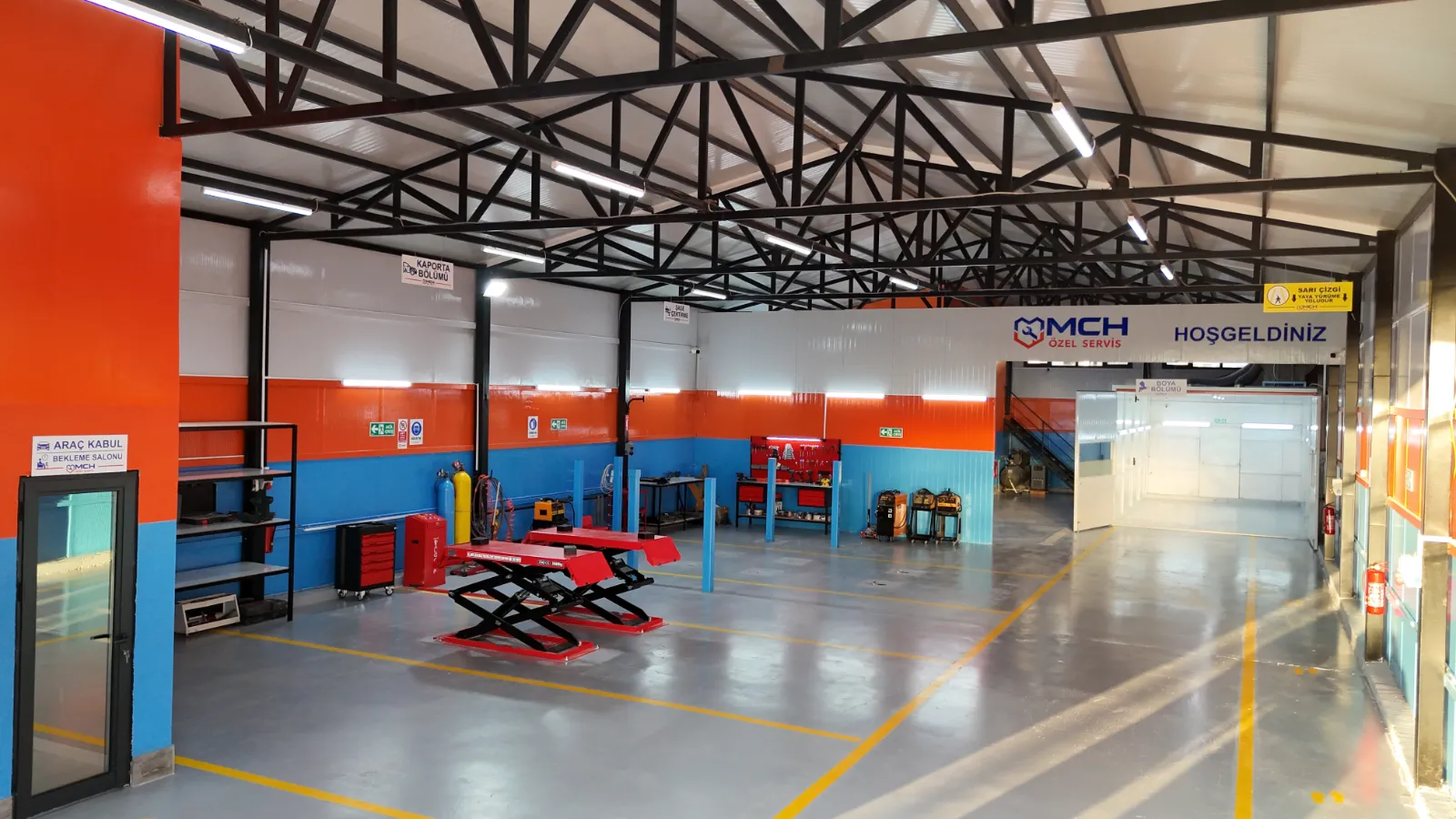 MCH Özel Servis atölyesi: kaporta bölümü, makaslı lift'ler ve boya kabini